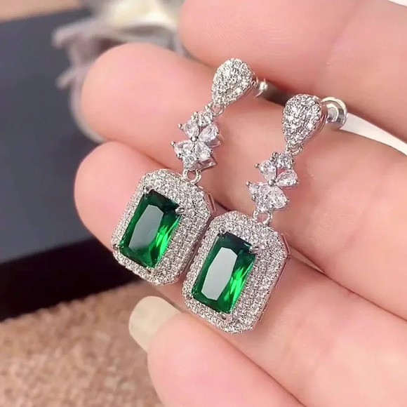Women's Sparkling Exquisite Luxury Square Green Cubic Zirconia earrings - Picture 2 of 8